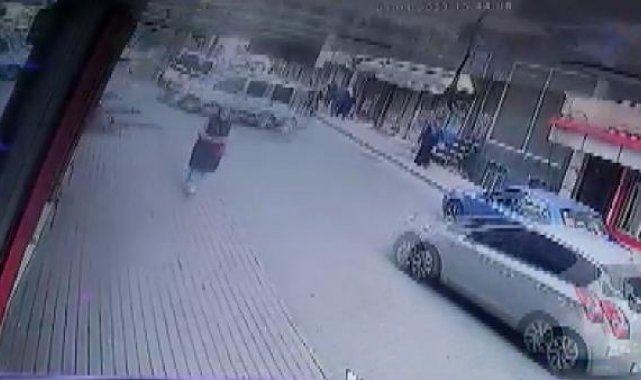 Esenler'de geri geri kayan araç depoya girdi; saniyelerle kurtuldular