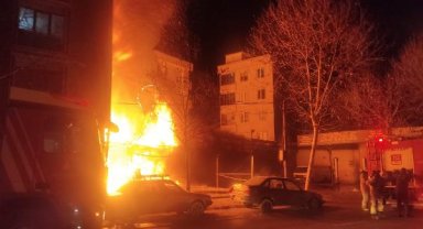 Esenyurt'ta iş yerinde yangın çıktı