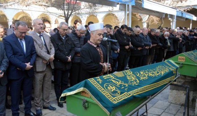 Evlerinde ölü bulunan çift, karbonmonoksitten zehirlenmiş