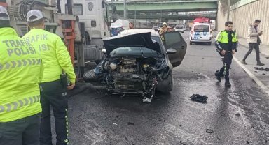 Eyüpsultan'da iki otomobilin çarpıştığı kazada 3 kişi yaralandı