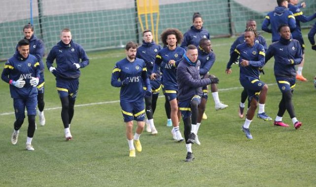 Fenerbahçe'nin idmanında Emre Mor'a sürpriz
