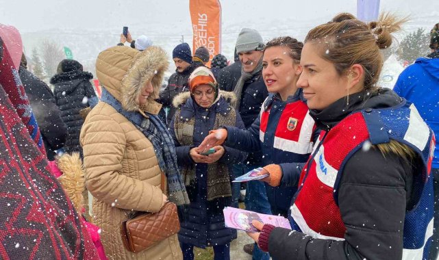 Festivalde "KADES ve En İyi Narkotik Polisi: Anne" bilgilendirmesi