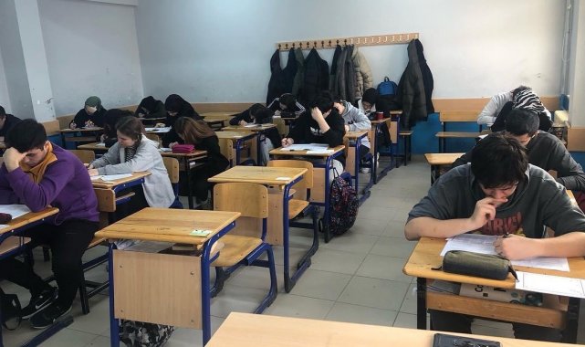 Gazi Emet Anadolu Lisesinde üniversite hazırlık kampı