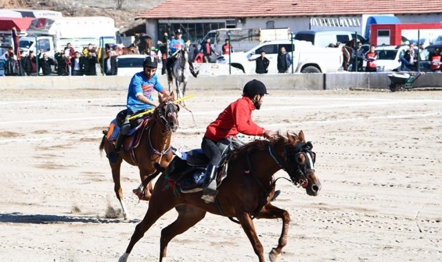 Geleneksel Atlı Cirit Turnuvası başladı