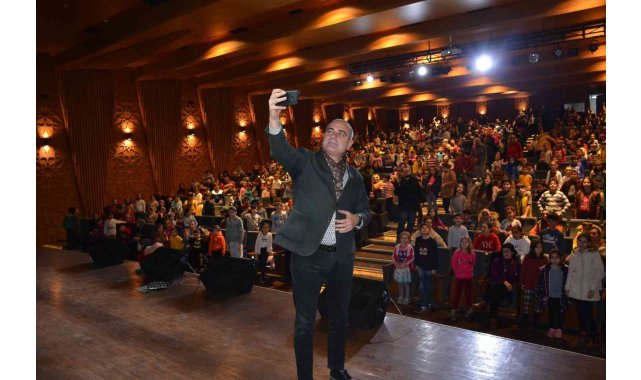 Gemlik Belediyesi'nden çocuklara karne hediyesi