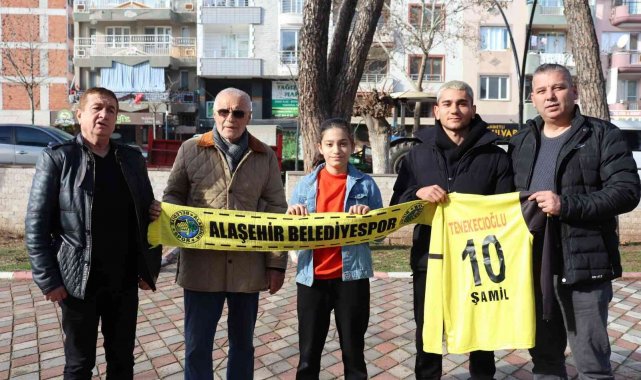 Genç futbolcunun forma isteği karşılıksız kalmadı