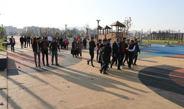Gençler millet bahçesine hayran kaldı
