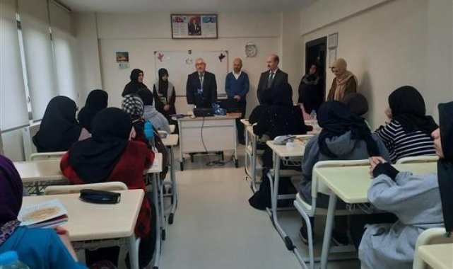 Gençliğe değer kampı sürüyor