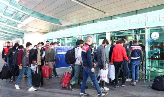 Göç İdaresi Başkanı Ünlü: Bu yıl 8 bin 571 düzensiz göçmen sınır dışı edildi
