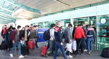 Göç İdaresi Başkanı Ünlü: Bu yıl 8 bin 571 düzensiz göçmen sınır dışı edildi
