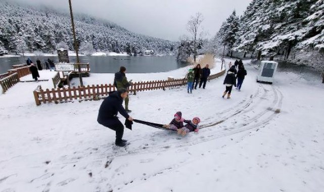 Gölcük Tabiat Parkı'nda kar güzelliği