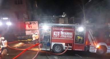 Güngören'de 2 katlı hurda deposunda korkutan yangın