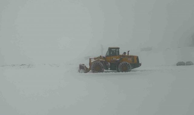 Hakkari'de 39 yerleşim yerinin yolu ulaşıma kapandı
