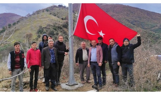 Haydarlı Mahallesi'nde 2 metrelik Türk Bayrağı