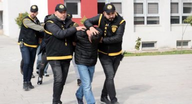 Husumetlisinin ev ve iş yerine ateş açan şüpheliler portakal bahçesinde yakalandı