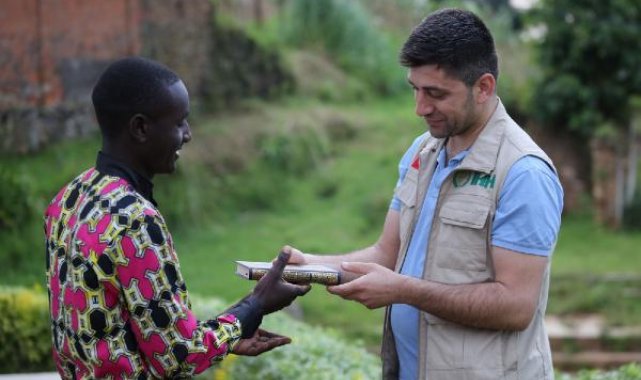İHH, 8 Afrika ülkesine 11 bin 215 adet Kur'an-ı Kerim ulaştırdı