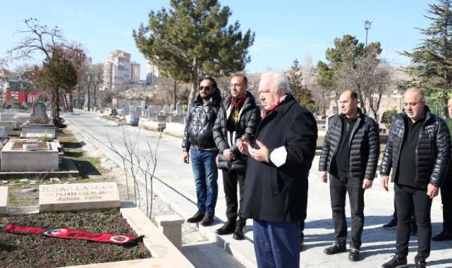 İlhan Cavcav kabri başında anıldı