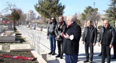 İlhan Cavcav kabri başında anıldı