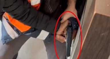 İşine son verilince belediyeyi basan temizlik görevlisinin saldırı anı kamerada