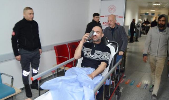 Isınmak için yaktıkları ateşe tiner döken işçi yaralandı
