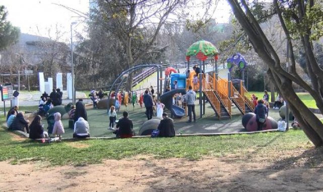 İstanbul'da güzel havayı fırsat bilenler park ve sahilleri doldurdu