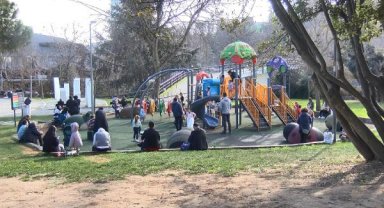 İstanbul'da güzel havayı fırsat bilenler park ve sahilleri doldurdu
