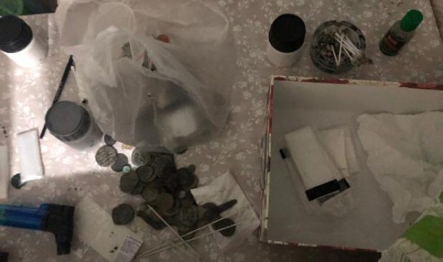 İstanbul'da yolcu otobüsünde 2 bin 154 sikke ele geçirildi