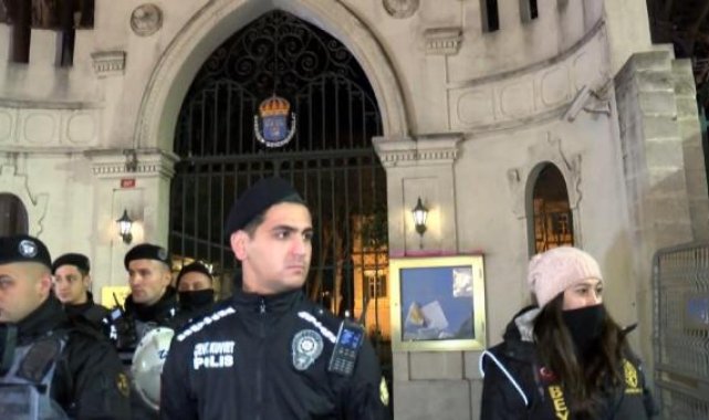 İsveç Konsolosluğu önünde Kur'an-ı Kerim'in yakılması protesto edildi