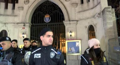 İsveç Konsolosluğu önünde Kur'an-ı Kerim'in yakılması protesto edildi