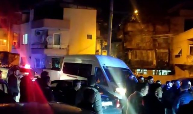 İzmir'de iki husumetli grubun bıçaklı silahlı kavgasında kan aktı: 2 ölü
