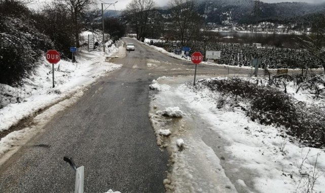 İzmir'in yüksek kesimlerinde karla mücadele başladı