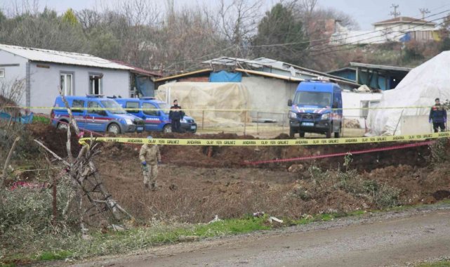 Jandarma dedektörle cinayetin işlendiği suç aletini arıyor