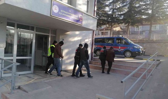 Kaçak kazı yapan 4 şüpheliye jandarmadan suçüstü