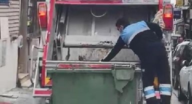 Kadıköy'de martıların çöp kamyonuna yemek akını