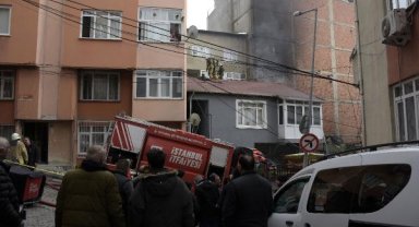 Kağıthane'de gecekonduda çıkan yangın yandaki binalara sıçradı