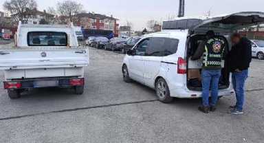 Kamyonet kasasında taşıdığı borularla araçlara zarar veren sürücüye ceza
