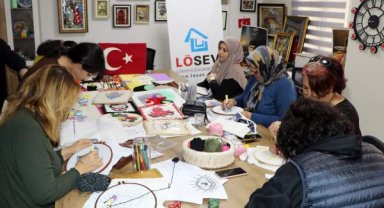 Kanser hastaları, LÖSEV'in punch nakışı etkinliğiyle hayata tutunuyor