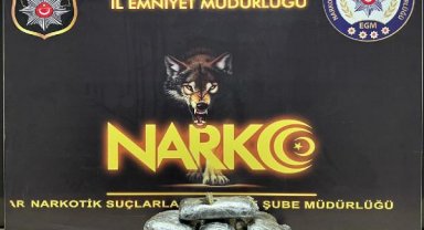 Kapıkule'de, otomobil koltuklarının altından 2,8 kilo skunk çıktı