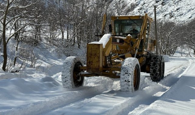 Kar ve olumsuz hava şartlarından dolayı 49 yerleşim yolunu kapattı