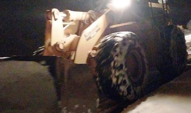 Kardan kapalı köy yolu, doğum sancıları tutan kadın için açıldı