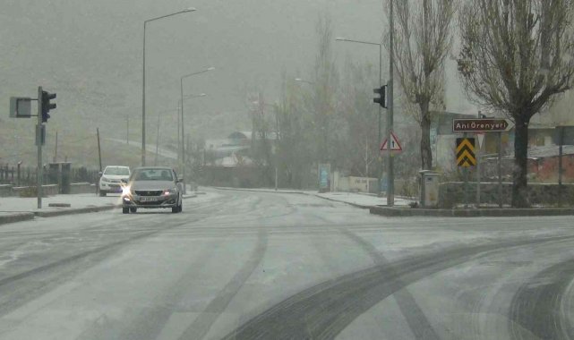 Kars'ta yağan kar kısa sürede eridi