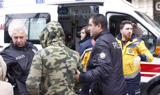 Karton toplayıcı kadını dövdürtüp videoya aldı