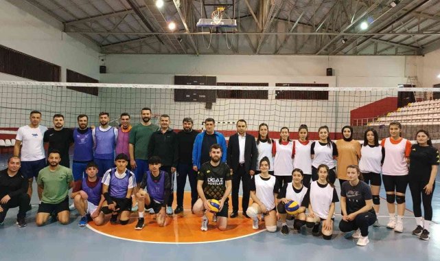 Kaymakam Partal voleybol sporcularına moral verdi