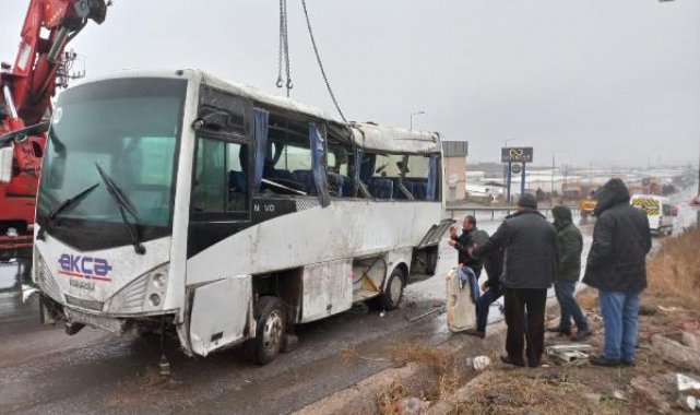 Kayseri'de işçi servis midibüsü devrildi: 3'ü ağır, 25 yaralı