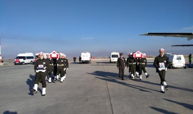 Kaza şehidi 2 asker, Ağrı'dan törenle uğurlandı