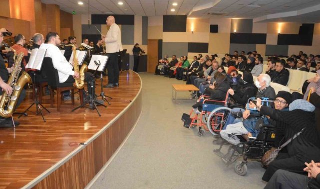 Kent Orkestrası özel kişiler için çaldı