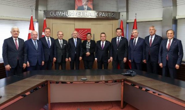 Kılıçdaroğlu, büyükşehir belediye başkanları ile bir araya geldi