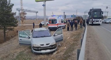 Kırıkkale'de yolcu otobüsü, otomobile çarptı: 3 yaralı