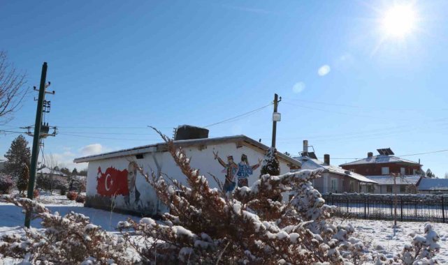 Kırka'ya yılın ilk karı güzelliği ile yağdı
