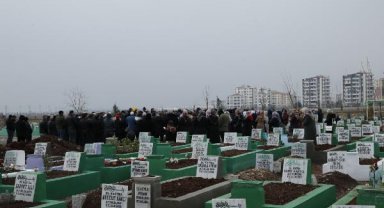 Kocaeli'de evde ölü bulunan anestezi teknikeri memleketi Diyarbakır'da defnedildi